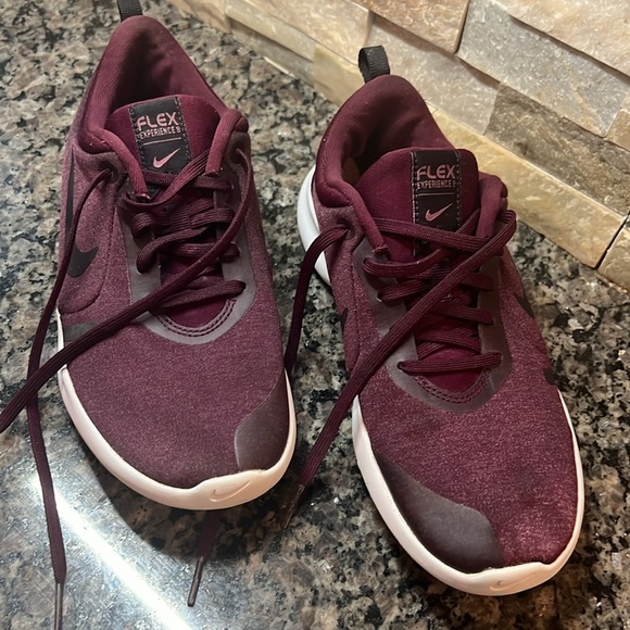 Nike maroon women’s Flex 7.5 - Picture 4 of 9